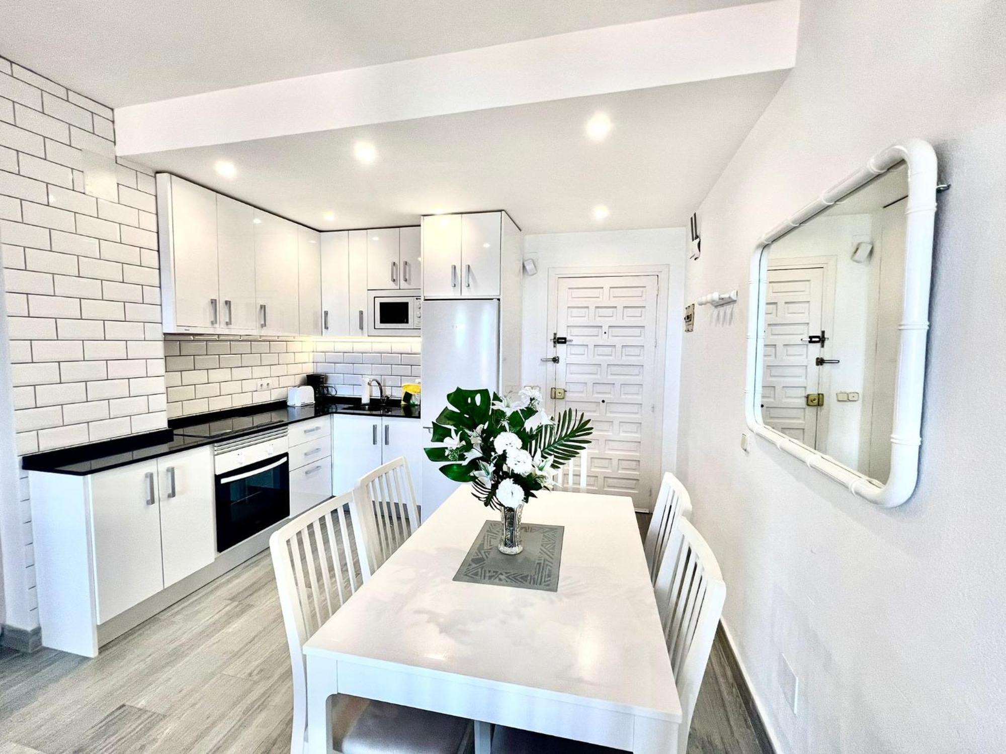 Sea Front With Large Terrace In Benalbeach Apartment *