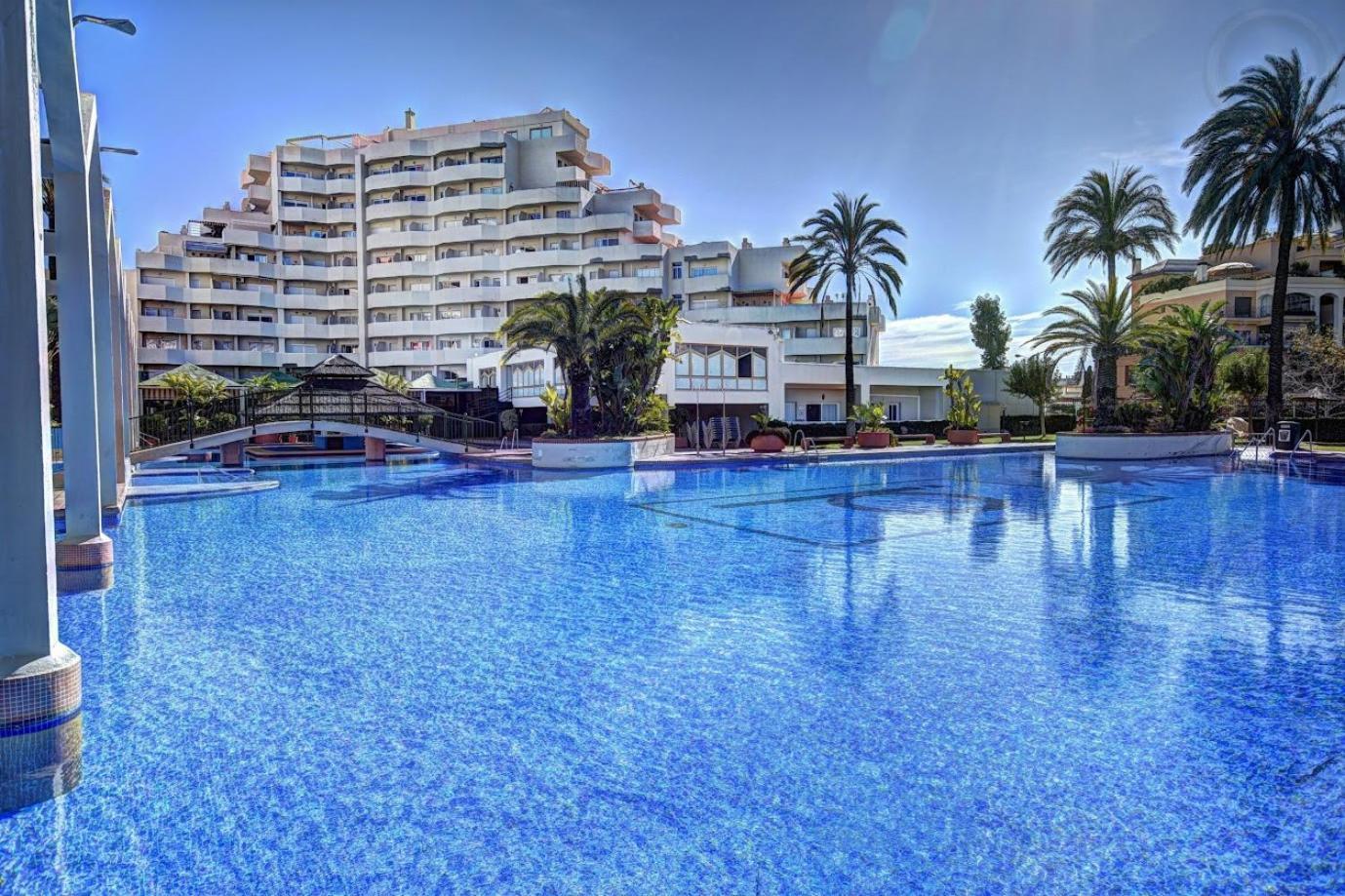 Sea Front With Large Terrace In Benalbeach