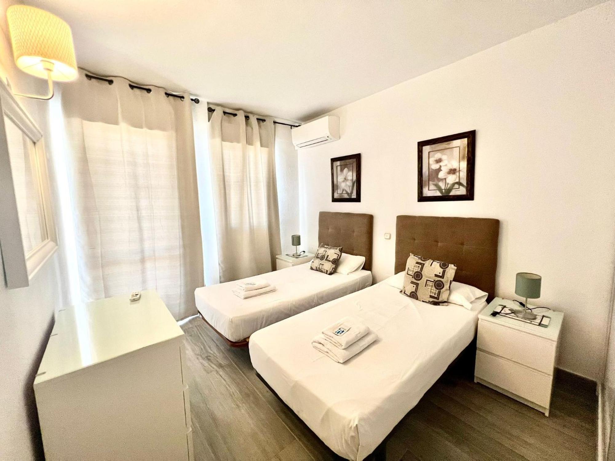 Apartment Sea Front With Large Terrace In Benalbeach